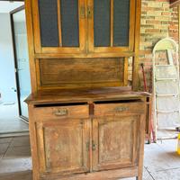 Antico credenzone in legno