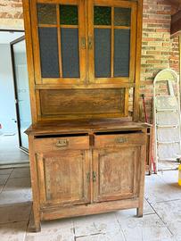 Antico credenzone in legno