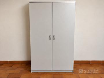 Armadio 2 ante grigio chiaro con maniglie