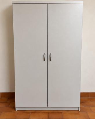 Armadio 2 ante grigio chiaro con maniglie