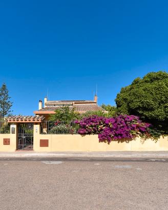Elegante Villa con Giardino nel Litorale di Quartu