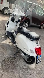 Vespa gts. 300