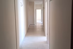 Ampio e luminoso appartamento uso abitativo