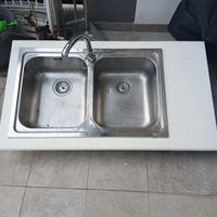 lavabo in acciaio