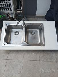 lavabo in acciaio