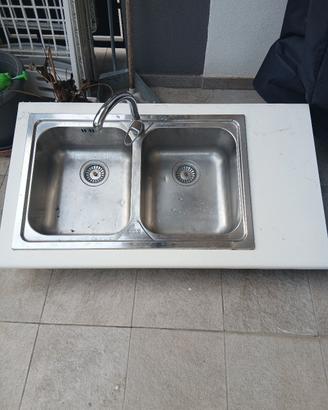 lavabo in acciaio