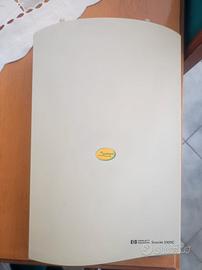 Scanner HP ScanJet 3300C.
