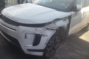 Land rover evoque incidentata