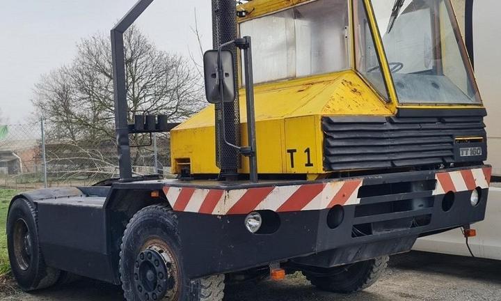 Trattore portuale targa gialla