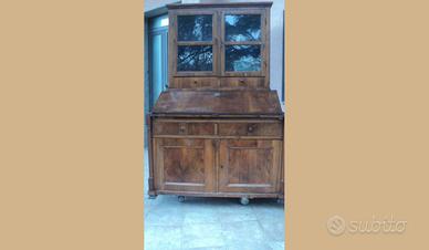 Credenza in noce con ribalta