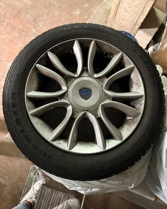 Gomme e cerchi in lega LANCIA Delta