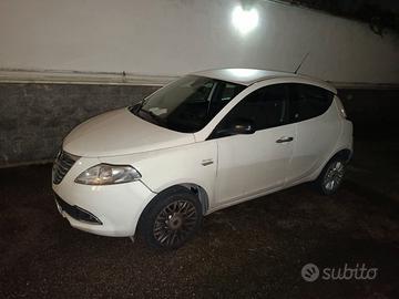 Lancia Ypsilon twinair motore da sistemare