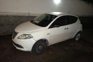 Lancia Ypsilon twinair motore da sistemare