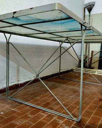 Tavolo industriale in acciaio con ripiano in vetro