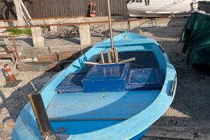 Gozzo con motore entrobordo Yanmar.