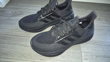 Adidas Ultraboost 5 – mis 10 UK (44 2/3) – NUOVE!
