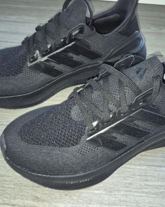 Adidas Ultraboost 5 – mis 10 UK (44 2/3) – NUOVE!