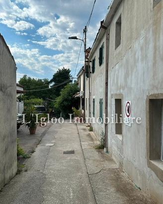 Tranquilla CASETTA RISTRUTTURATA con cortiletto