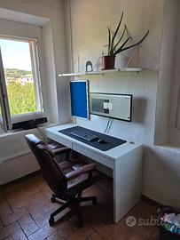 postazione lavoro scrivania, poltrona, mensola etc
