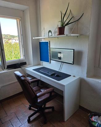postazione lavoro scrivania, poltrona, mensola etc