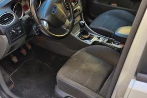 Vende in buone condizioni ford focus station wagon