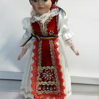 Bambola in costume della Romania