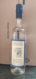 Bottiglia di grappa di prosecco D'antea