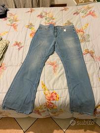 Jeans con cartellino taglia 54