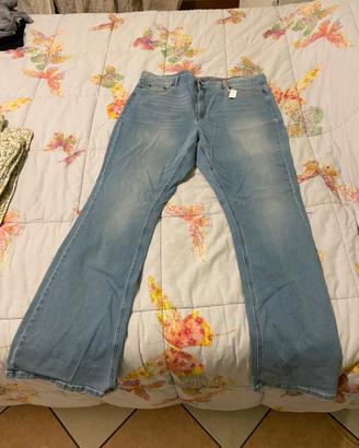 Jeans con cartellino taglia 54