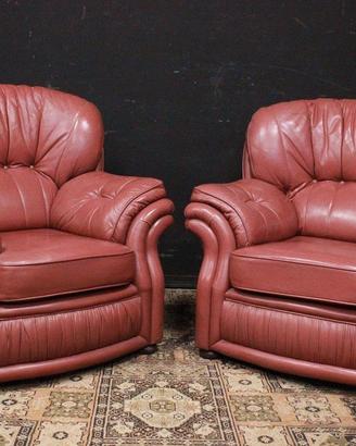 Coppia di poltrone modello Chesterfield in pelle