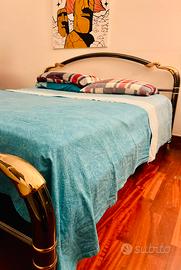 Letto matrimoniale vintage con materasso