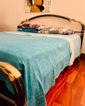 Letto matrimoniale vintage con materasso