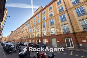 Immobile di 2350 m² con 5 locali a Genova