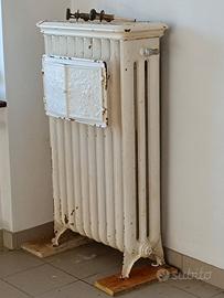 Antico termosifone scaldavivande in ghisa con rego
