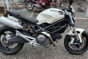 DUCATI MONSTER 696