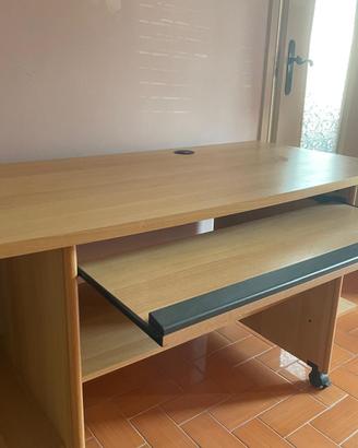 Scrivania PC 130x60, con passacavi e piano tastier