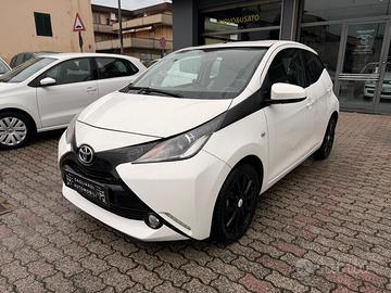 Toyota Aygo 1.0 VVT-i 69 CV 5 porte x-black