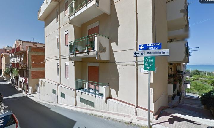 Appartamento a Campofelice di Roccella primo piano