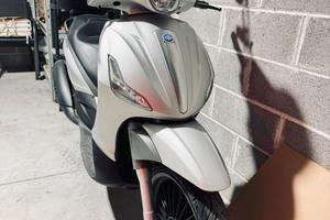 Piaggio beverly 300s anno 2021 19000 km.