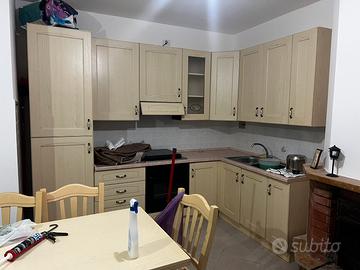 Cucina completa +tavolo