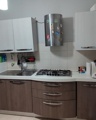 cucina completa con elettrodomestici 