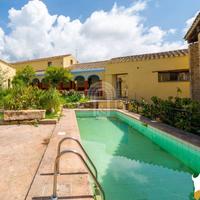 Sinnai, magnifica casa in stile campidanese con pi