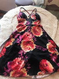 Vestito  floreale con pantaloncino sotto