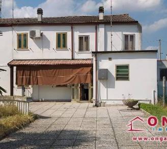 Casa indipendente di 125 m² con 5 locali e box aut