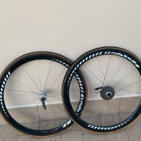 Ruote a profilo alto in carbonio