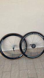 Ruote a profilo alto in carbonio