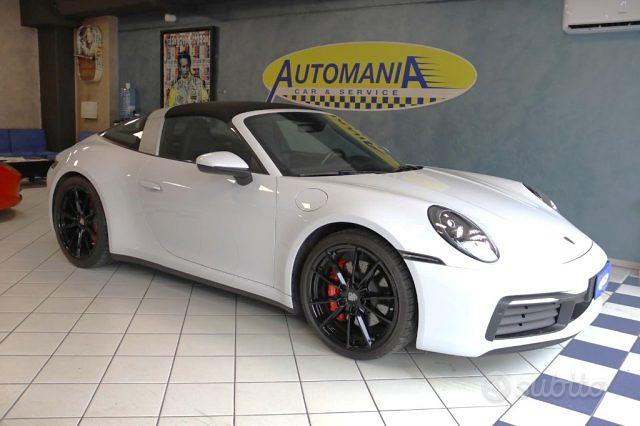 PORSCHE 911 (992)