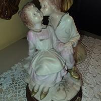 Statuina Coppietta Innamorati Porcellana Capodimon