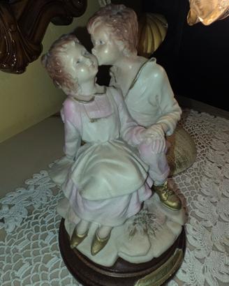 Statuina Coppietta Innamorati Porcellana Capodimon