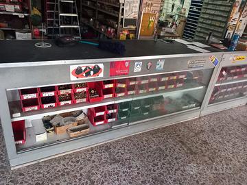 attrezzature arredi merce ferramenta 